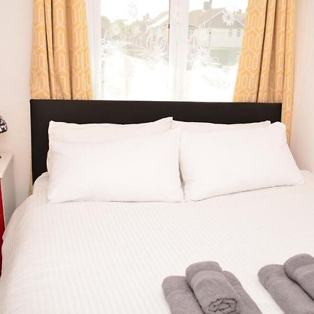 Sm Dreams Unlimited Serviced Accommodation- Stanwell-Staines-Heathrow Екстер'єр фото