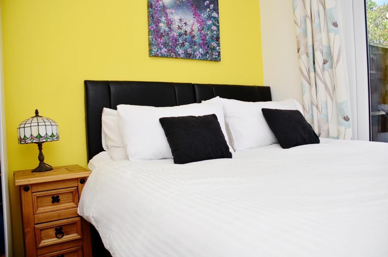 Sm Dreams Unlimited Serviced Accommodation- Stanwell-Staines-Heathrow Екстер'єр фото