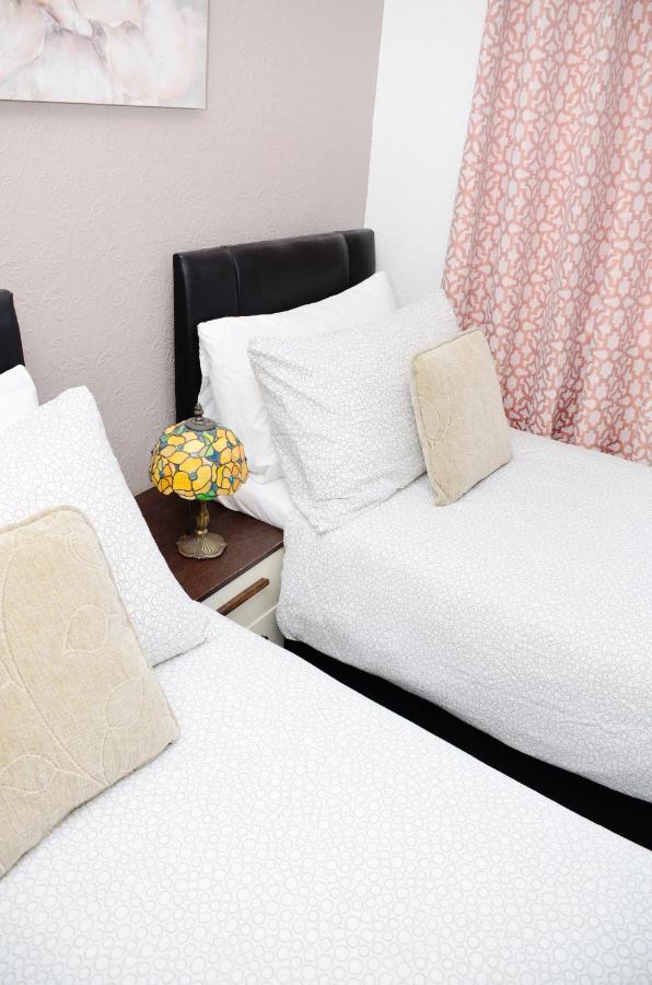 Sm Dreams Unlimited Serviced Accommodation- Stanwell-Staines-Heathrow Екстер'єр фото