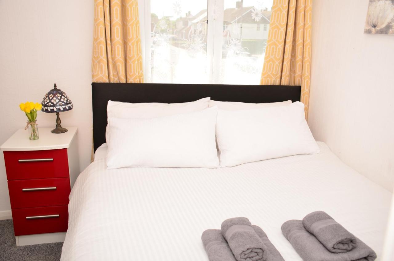Sm Dreams Unlimited Serviced Accommodation- Stanwell-Staines-Heathrow Екстер'єр фото