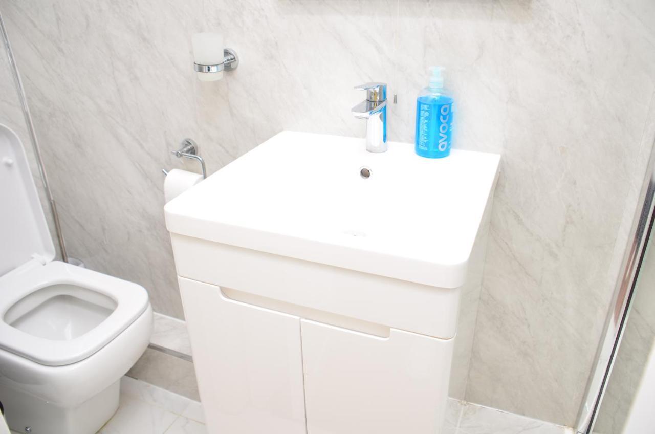 Sm Dreams Unlimited Serviced Accommodation- Stanwell-Staines-Heathrow Екстер'єр фото