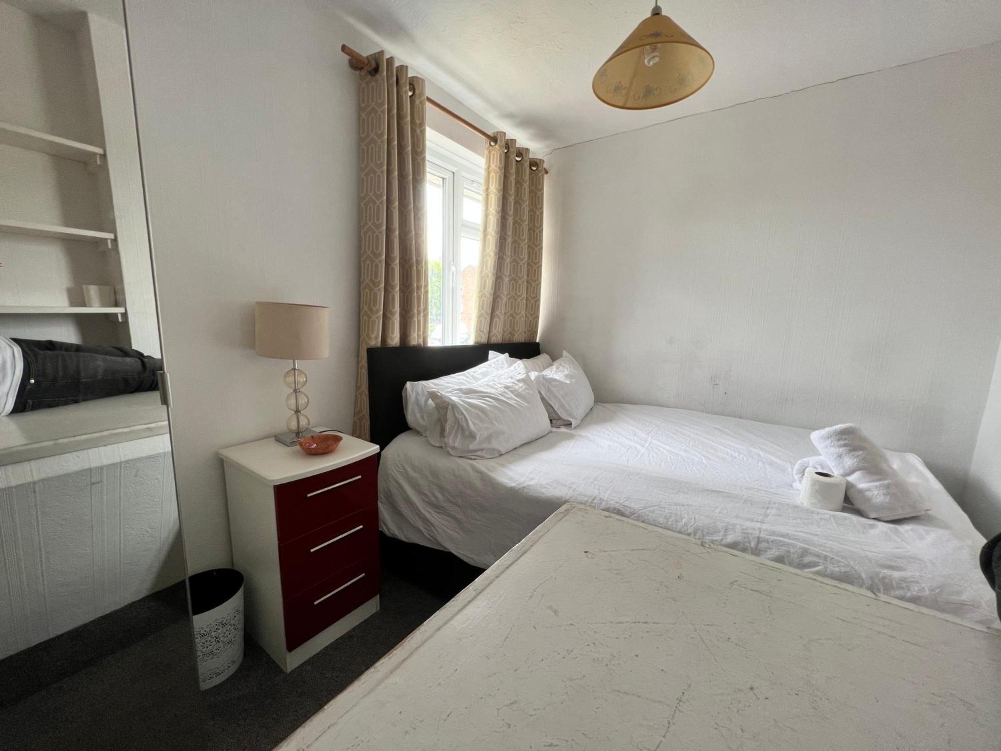 Sm Dreams Unlimited Serviced Accommodation- Stanwell-Staines-Heathrow Екстер'єр фото